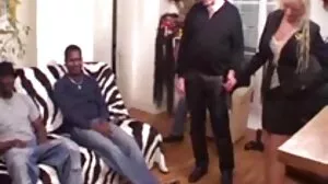 BLONDE PAWG HALLE STORM تحصل على سكسي رومانسي جدا أنماط فرانكو العرق في غرفة النوم